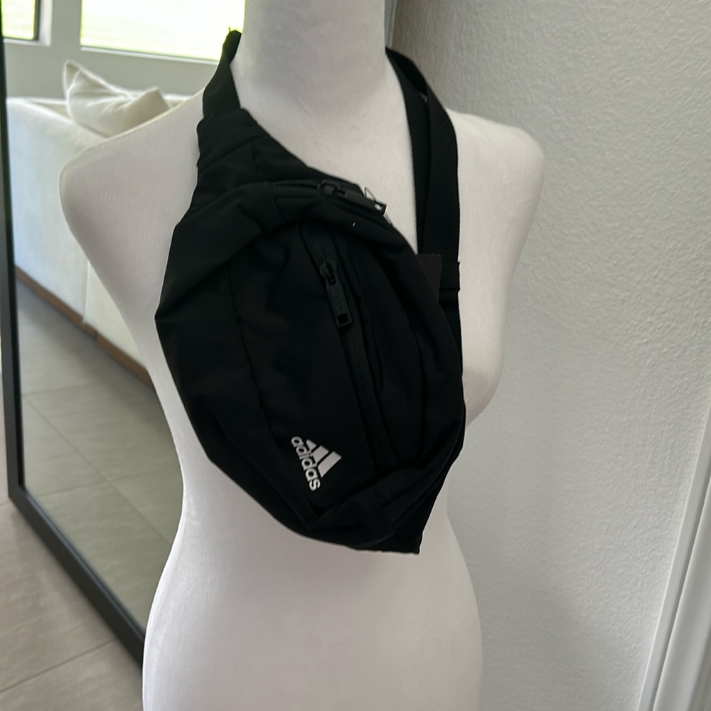Adidas Fanny pack NWT